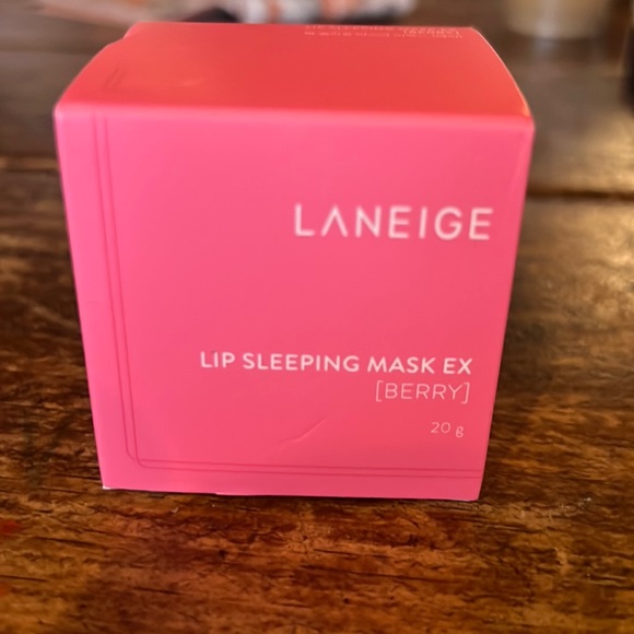 NIB LANEIGE BERRY 🍓 LIP SLEEPING MASK 🍓 - Picture 2 of 15